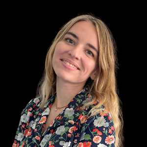 Marine, un spécialiste des réseaux sociaux à Hyères