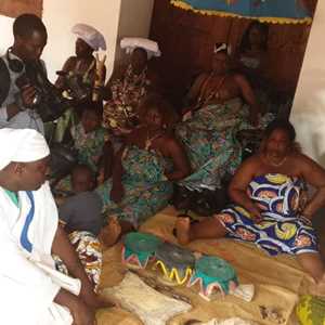 Marabout Africain Efficace Tél +22965994293, un community manager freelance à Saintes