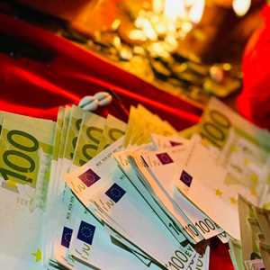 VOILA COMMENT OBTENIR LE VRAI PORTE-FEUILLE MAGIQUE EN DOLLARS?+229 46 94 65 21, un consultant média indépendant à Fort de France