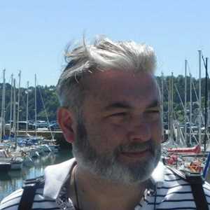 Yves, un développeur d'application mobile freelance à Asnières-sur-Seine