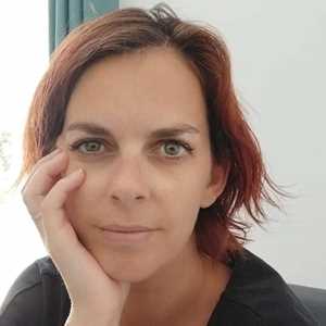 Julie , un graphiste freelance à Laval