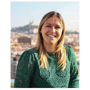 Claire, un référenceur freelance à Marseille